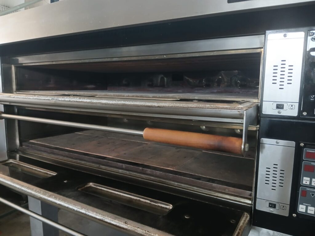 FORNO ELETTRICO PROFESSIONALE PER PIZZERIA E PANIFICAZIONE 2 CAMERE COMPLETO DI CAPPA CON ASPIRATORE - dettaglio prodotto